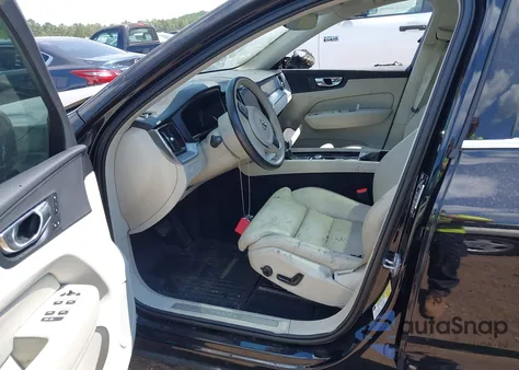 2019 Volvo Xc60 T5 Momentum z USA, uszkodzony, nr VIN LYV102DK5KB188418